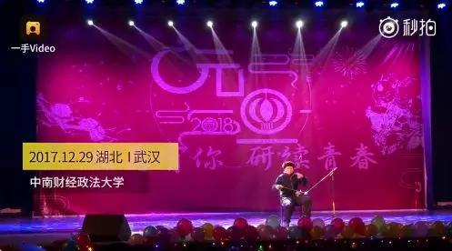 据介绍,65岁的谢大爷拉二胡已有55年,