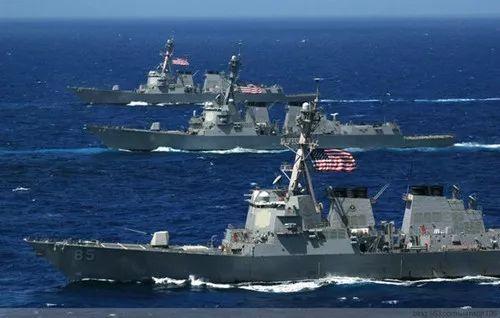 ▲上图:隶属于北海舰队的导弹驱逐舰西宁舰 下图:美国海军阿利·伯克级导弹驱逐舰