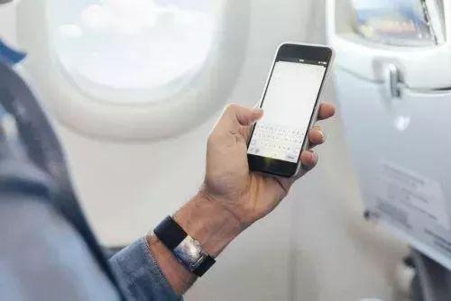 中国新闻网:冷知识：以前飞机上不能玩手机是山寨机太多吗？