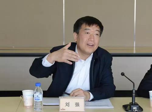 点石老总_沈阳点石装饰老总图片(3)