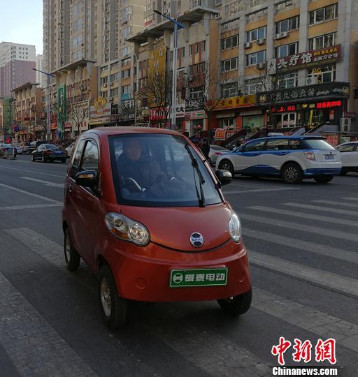 数据显示,目前中国电动三轮车社会保有量达5000万辆。 杨杰英 摄