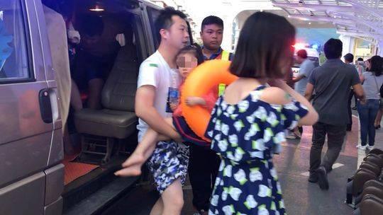 受伤游客被送往医院
