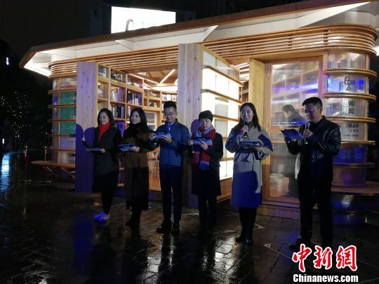 1月3日晚,“思南书局·概念店”在上海熄灯落幕。 康玉湛 摄
