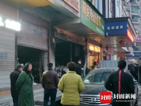 封面新闻:四川自贡电动汽车商铺起火致4死 疑因取暖器惹祸