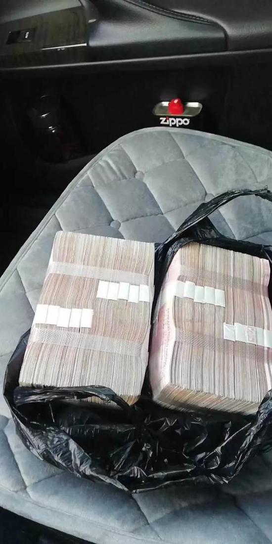 △小Y领回的奖金