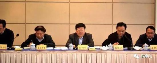 新京报:7位县委书记大会上向副省长作检讨 因为啥事？
