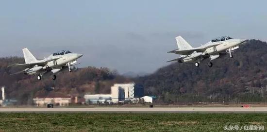 ▲2015年11月,韩国航空航天产业股份有限公司向菲律宾交付出口专用的国产FA-50PH战斗机 图据东方IC