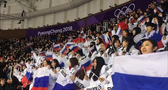图为为俄运动员助阵的韩国啦啦队。
