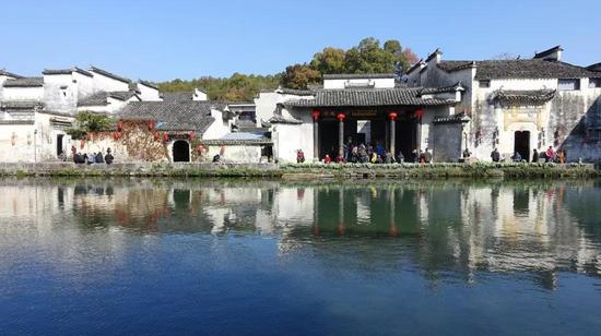 18、全面實(shí)行準(zhǔn)入前國民待遇加負(fù)面清單管理模式，繼續(xù)精簡負(fù)面清單；