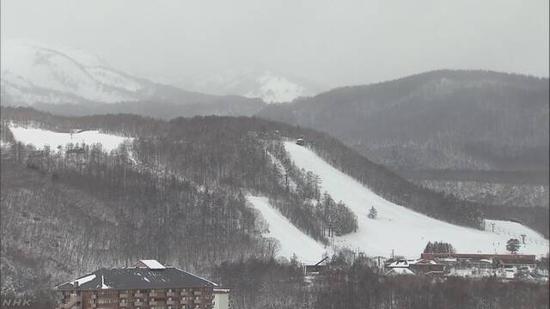 日本群马县草津町国际滑雪场发生雪崩（来源：日本NHK新闻）