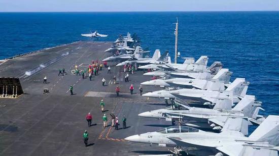 美航母45年后重返越南寻旧情 中国必须小心了