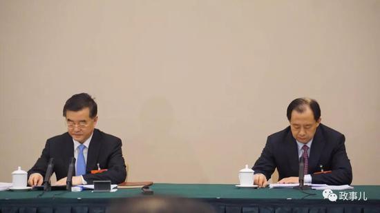 进入记者提问环节之后,记者提出的第一个问题,就抛给了张庆伟。