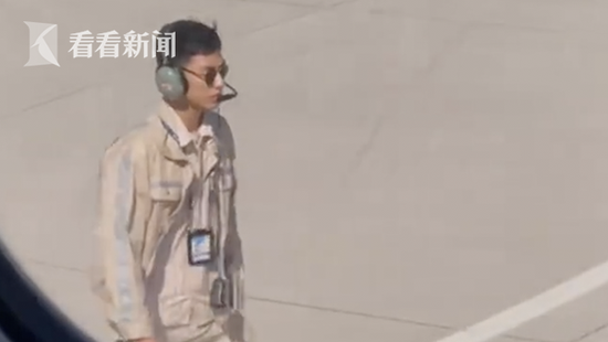 网友爆料,这名小哥被扣了百分之十的工资。