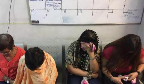 人民日报海外版-海外网:中国人在菲律宾遭迷魂党下药 被迫去提款机取钱