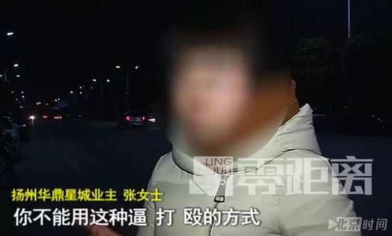 在华鼎星城地下车库,可以看到大量的车位空置,只零星停放着一些车辆。