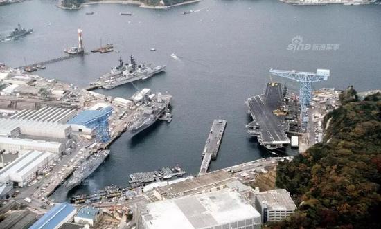 ▲资料图片:在海湾战争中,美军首次将大量高科技武器投入实战,展示了压倒性的军事优势。(新浪军事)