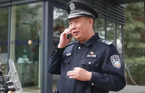 新浪综合:新任公安部长追授的首个英模:一位辞世的基层民警