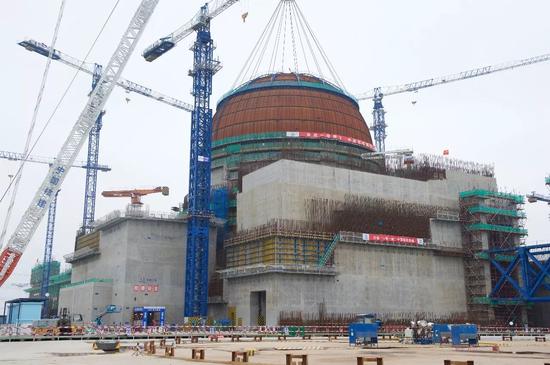 ▲资料图片:8月20日,全球首台“华龙一号”—福清5号核反应堆压力容器在大连核电石化公司完工交付。