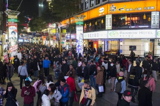 1515430203742120.jpg 图为台北西门町。(资料图)