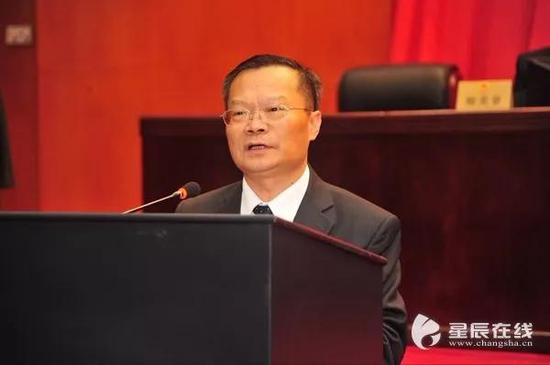 (胡忠雄。图片由 蒋建新 摄)