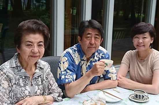 日媒：这次安倍母亲急了 恐将儿媳妇“逐出家门”