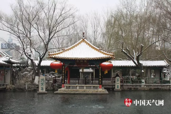 今年2月,泉城济南出现降雪。王连珍 摄
