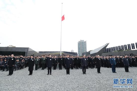 12月13日上午，中共中央、全国人大常委会、国务院、全国政协、中央军委在南京隆重举行南京大屠杀死难者国家公祭仪式。习近平、俞正声等党和国家领导人出席仪式。新华社记者 谢环驰 摄