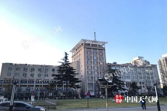 今天早晨,北京天空晴朗无云。