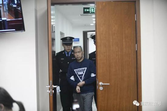 ▲邹明武出庭受审。新京报记者 陶冉 摄