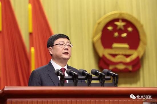 图为北京市代市长陈吉宁作政府工作报告。图片来源:千龙网