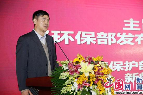 环境保护部宣传教育司巡视员、新闻发言人刘友宾发言。