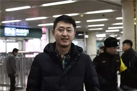 街采对象:小哥哥在北京做销售,2017年送了自己一辆车。