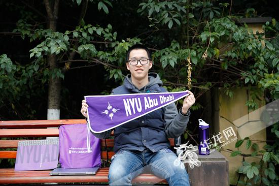 重庆第二外国语学校高三学生蒋牧颜，被纽约大学阿布扎比分校录取。记者 石涛 摄