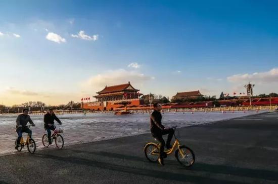 2017年3月5日拍摄的北京天安门城楼和长安街。新华社记者张铖 摄