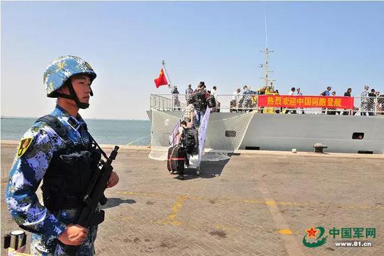 安全警戒。熊利兵摄