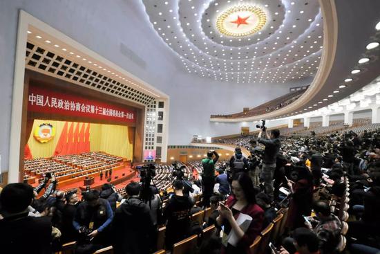 3月3日,中国人民政治协商会议第十三届全国委员会第一次会议在北京人民大会堂开幕。本报记者闫昭/摄