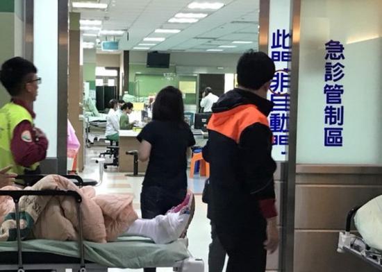 1520322338640777.jpg 4人被送往竹山秀传医院。(图片来源:香港东网)