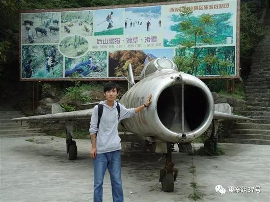 ▲经历过地震后,强天林对部队产生兴趣。受访者供图