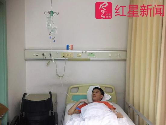▲如今,躺在病床上的宋学文 图片来源:红星新闻