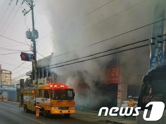 韩国医院大火已致33死 行政安全部长现场指挥救援|庆尚南道|火灾|医院