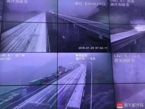 南方都市报:京港澳高速郴州段遇暴雪中断 北行可绕行武深高速