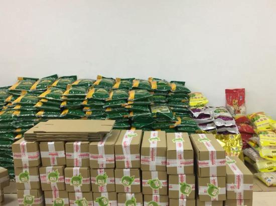 国是直通车 冯玲玲 摄。