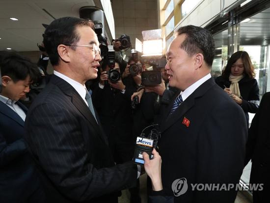 9日，朝韩代表团团长在板门店会面