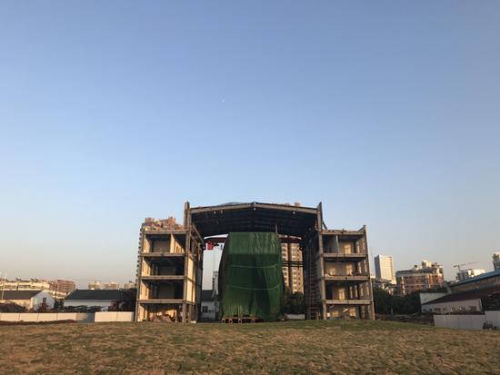 静静躺在长江岸边的仿明代郑和宝船。 本文图片均为澎湃新闻记者 袁杰 图