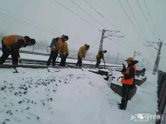 北京时间:受南方暴雪影响 北京西站今日25趟列车停运(图)