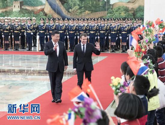 1月9日，国家主席习近平在北京人民大会堂同法国总统马克龙举行会谈。这是会谈前，习近平在人民大会堂北大厅为马克龙举行欢迎仪式。新华社记者王晔 摄