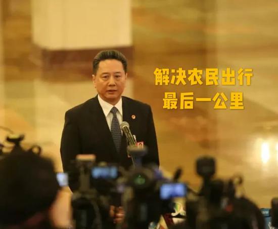 2019年要完成具备条件的乡镇和建制村通硬化路的目标。