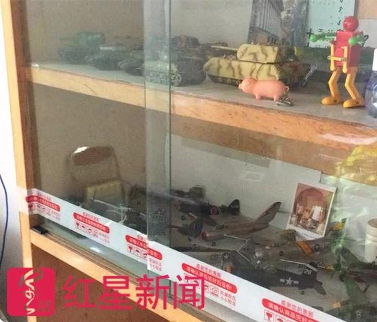 ▲郑宇哲收藏的坦克和战斗机模型   图片来源：红星新闻