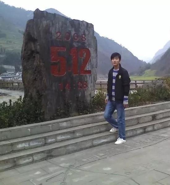 强天林于2012年考入国防科技大学,正式入伍。受访者供图