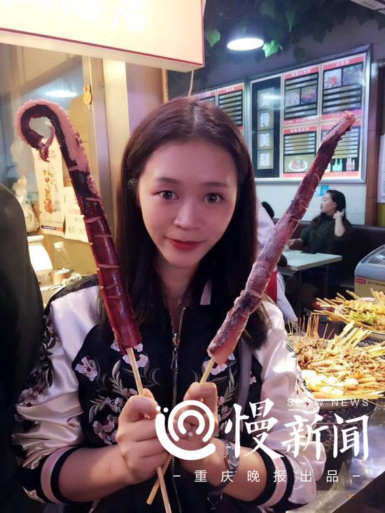 王馨连称自己是个吃货,特别喜欢美食